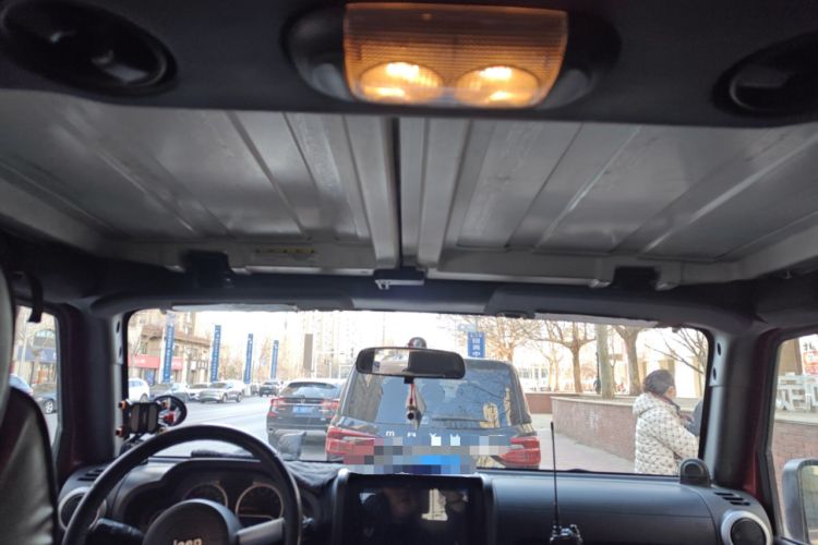 Used Jeep Wrangler 2010 3.8L Sahara Four-Door Edition
