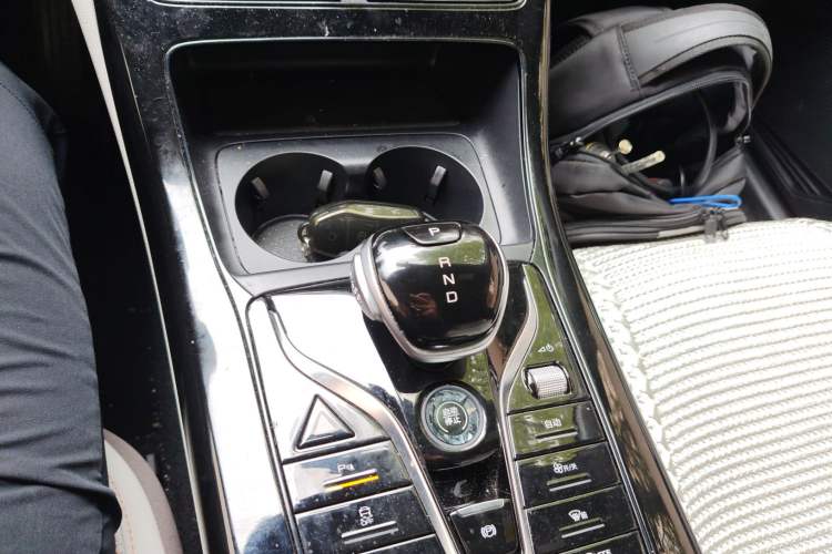 Used BYD Qin PLUS 2024 HONOR Edition DM-i 55KM Leading Model Gear Lever