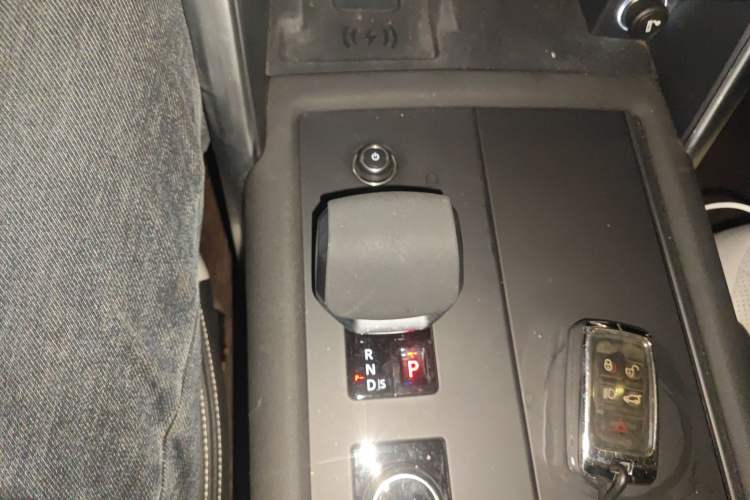 Used Land Rover Discovery 2023 Revised Version 360 PS R-Dynamic S