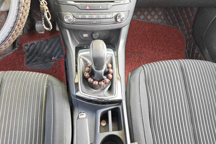 Used Peugeot 408 2018 Revised Version 1.8L Manual Leading Edition Gear Lever