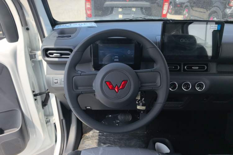 Used Wuling Zhiguang New Energy 2025 Model 305km Ambitious Edition Steering Wheel