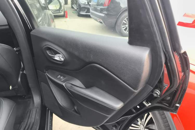 Used Jeep Cherokee 2017 2.0L Superior Edition