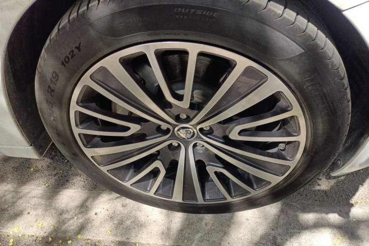 Used Jaguar XJ 2015 XJL 3.0 SC Four-Wheel Drive Luxury Business Edition Right Front Wheel Hub