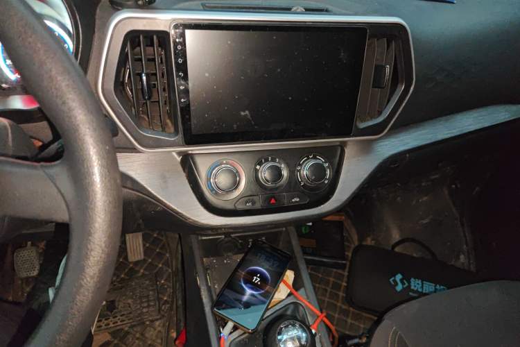 Used CHANGAN KAICHENG Ruixing M60 2023 1.5L GDI Comfort Van 2-Seater Audio And AC Panel