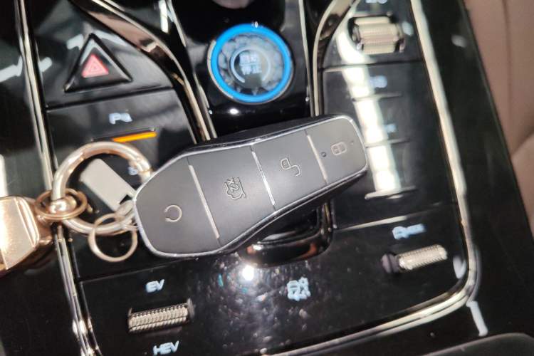 Used BYD Han 2024 DM-i Glory Edition 121KM Prestige Model
