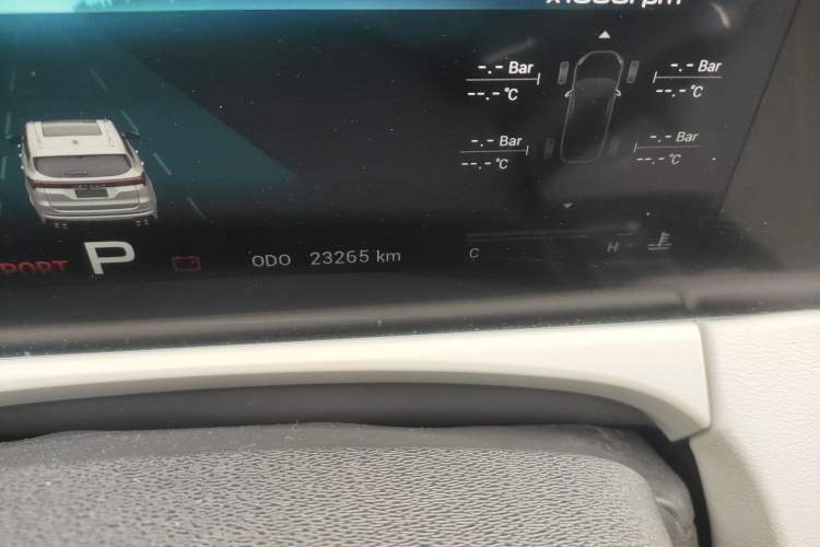 Used JETOUR X70 2023 Zhuge 2.0T DCT Wolong 7-Seater Odometer Close Up