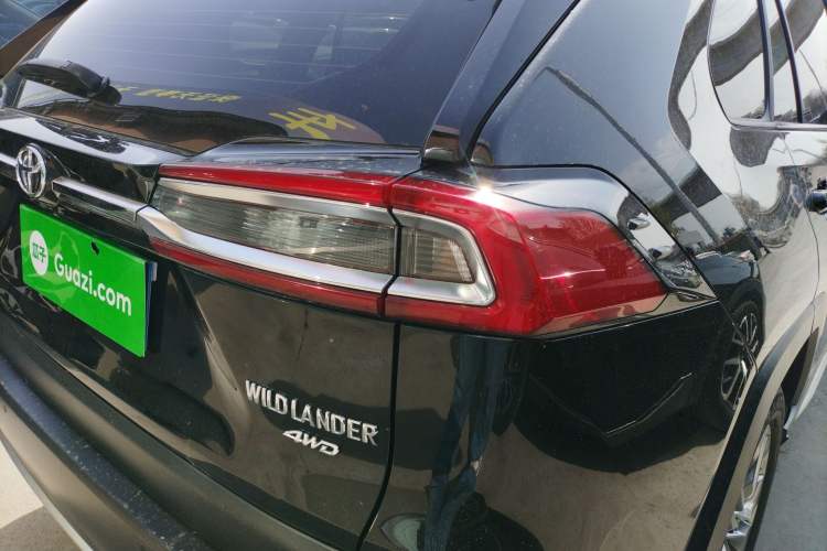 Used Toyota Wildlander 2022 2.0L CVT 4x4 Luxury PLUS Edition
