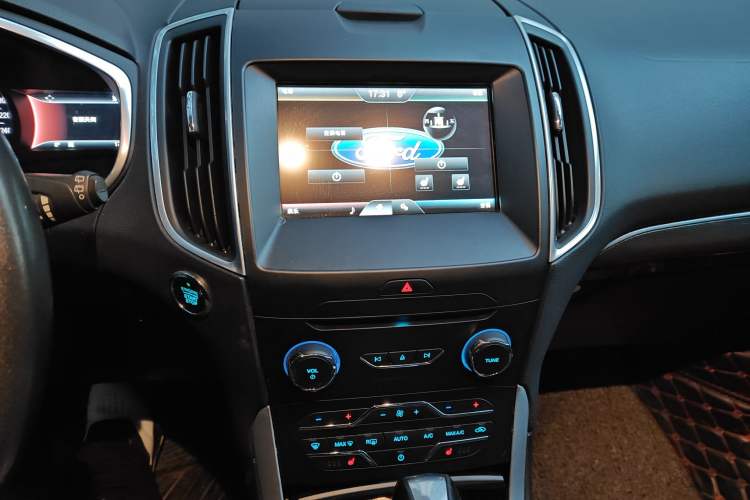 Used Ford Edge 2015 2.0T GTDi Two-Wheel-Drive High-Line Version