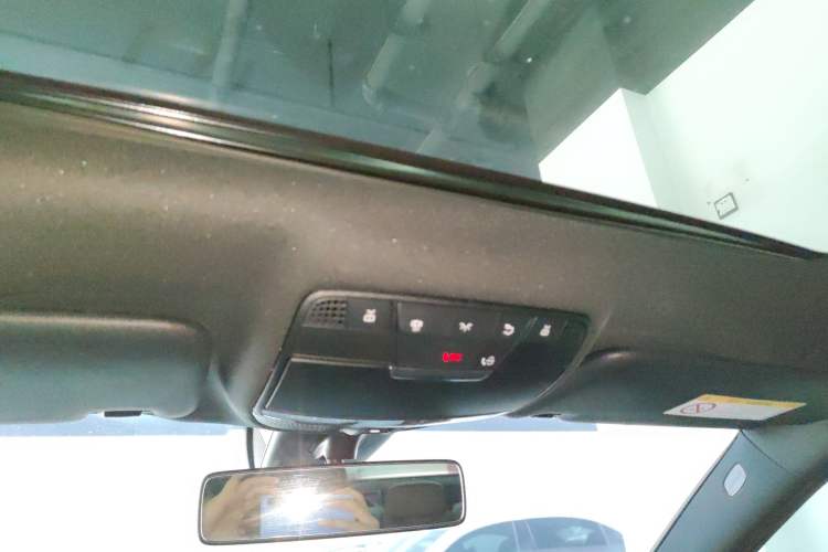 Used Mercedes-Benz E-Class 2022 Revised Version E 300 L Sporty and Stylish Edition Headliner