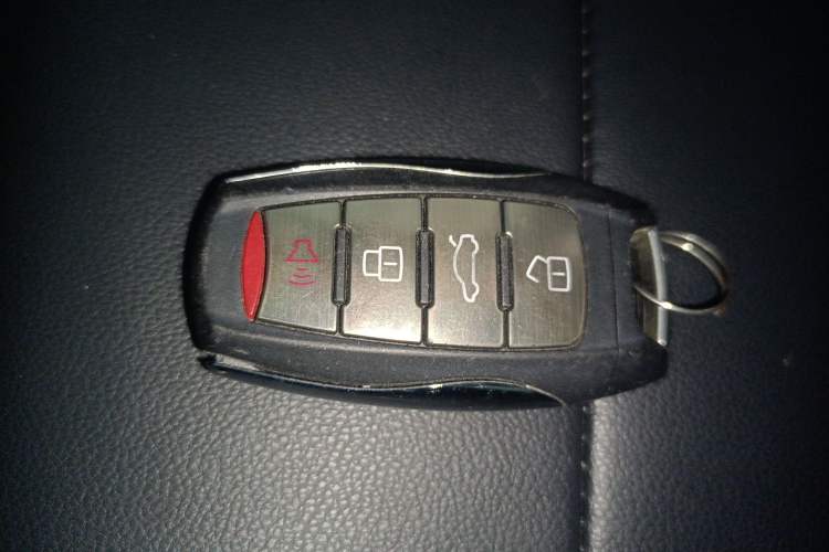 Used ORA White Cat 2022 Xiaoyue Mao Edition 360 km Luxury Model Lithium NMC Vehicle Key