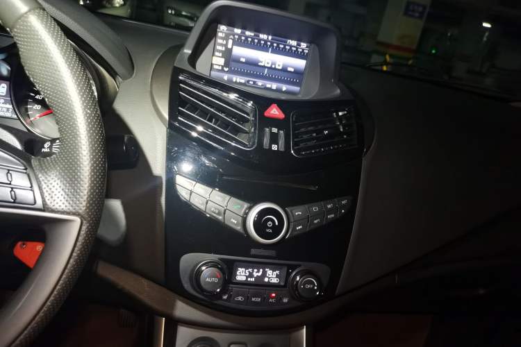 Used Haima S5 2015 1.5T CVT Luxury Sport Edition Audio And AC Panel