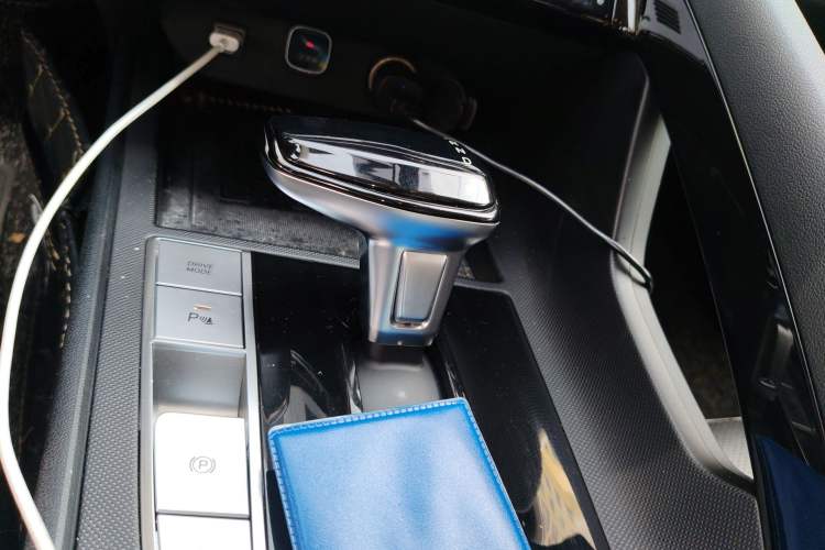 Used Hyundai Elantra 2021 1.5L CVT LUX Prestige Edition Gear Lever