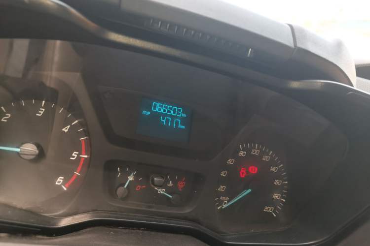 Used Ford Transit 2019 2.0T Diesel Multi-Purpose Commercial Vehicle Mid-Drive Mid-Roof 6-Seater China VI Standard Odometer Close Up