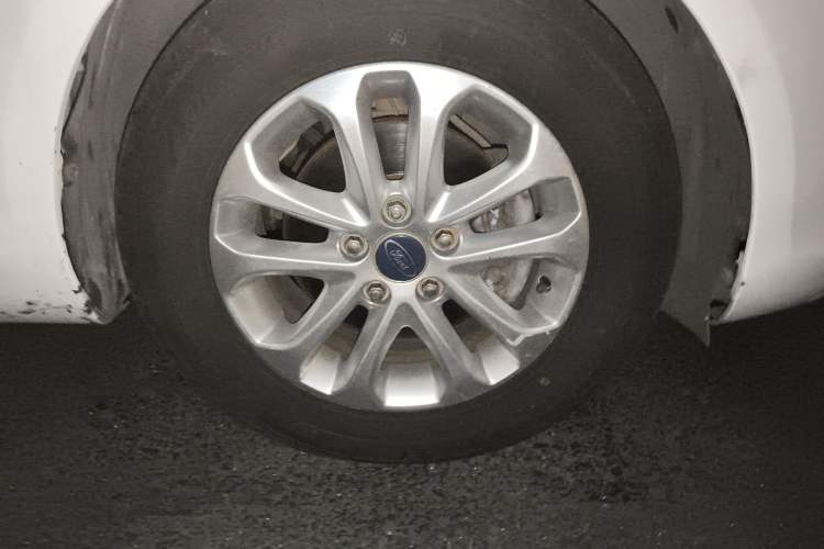 Used Ford Focus 2013 Hatchback Classic 1.8L Automatic Base Model
