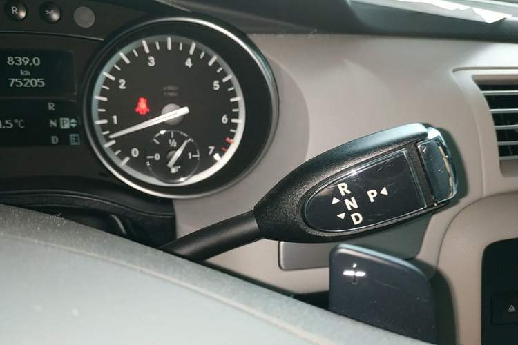 Used Mercedes-Benz R-Class 2014 R 320 4MATIC Business Model