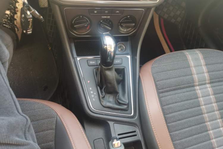 Used Volkswagen Lavida 2019 Lavida Start 1.5L Automatic Comfort Edition China VI Standard Gear Lever