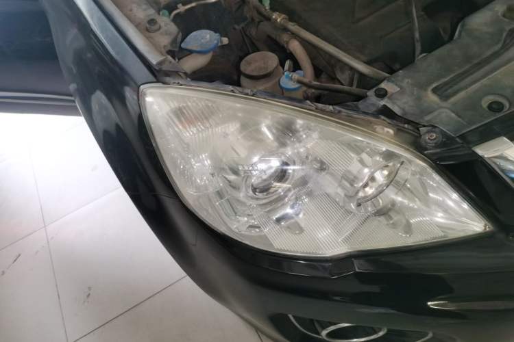 Used Haval H6 2015 Upgraded Model 1.5T Manual Two-Wheel Drive Elite Version Right Front Headlight