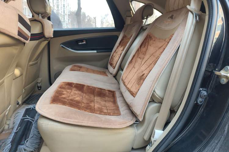 Used JMC Yusheng S350 2011 2.4T Two-Wheel-Drive Luxury 5-Seater Left Rear Seat