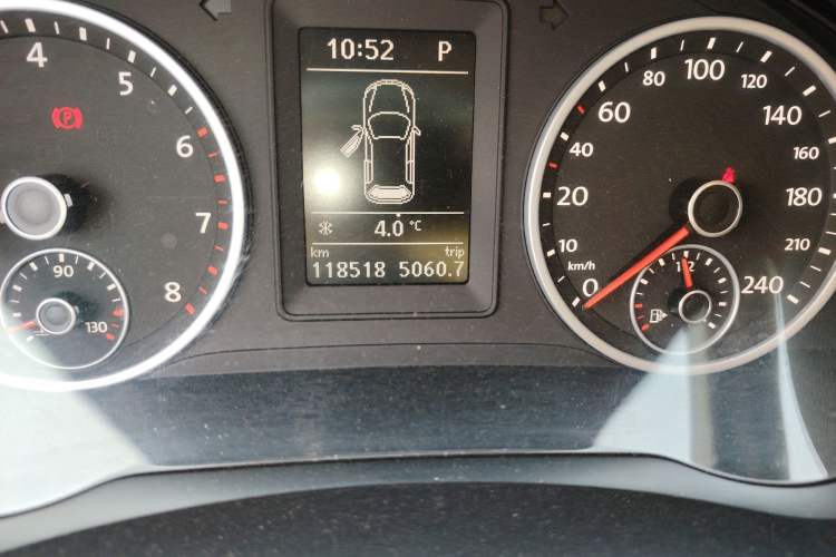 Used Volkswagen Tiguan 2015 1.8TSI Automatic Two-Wheel Drive Comfort Edition Odometer Close Up