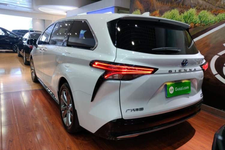 Used Toyota SIENNA 2023 2.5L Hybrid Deluxe Edition