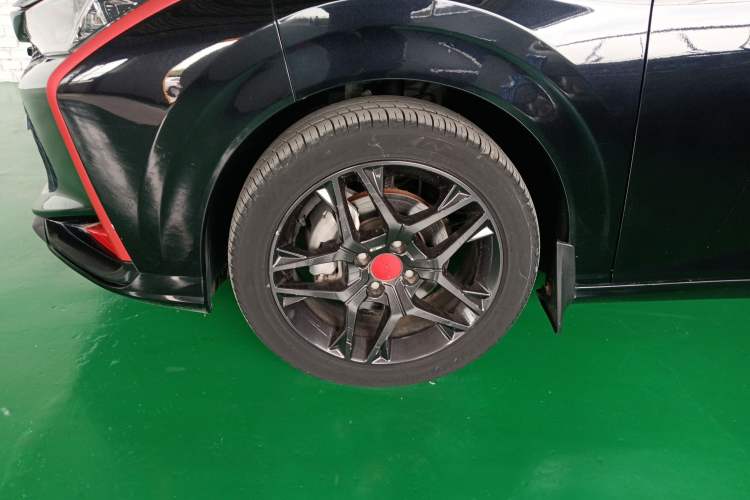 Used Dongfeng Aeolus Yixuan 2021 230T Automatic Zuiying Knight Edition Left Front Wheel Hub