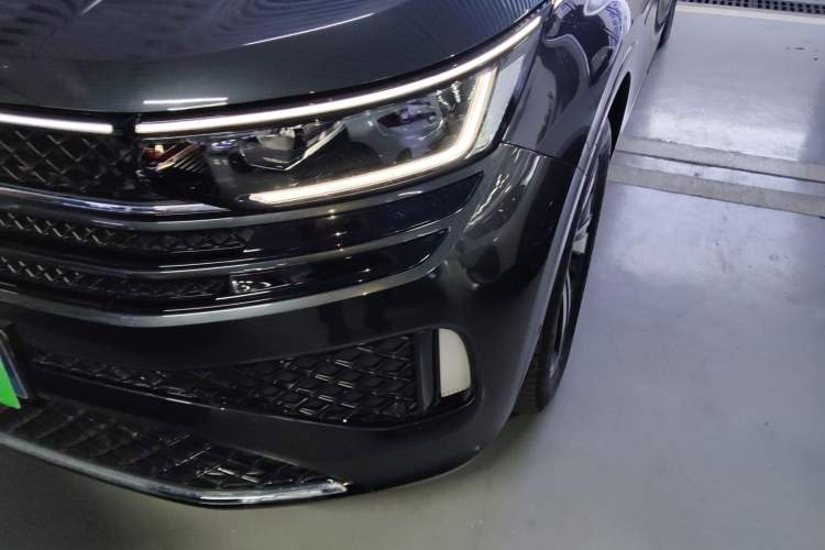 Used Volkswagen Tavendor 2024 Facelifted 380TSI All-Wheel Drive R-Line Cruise Premium Edition