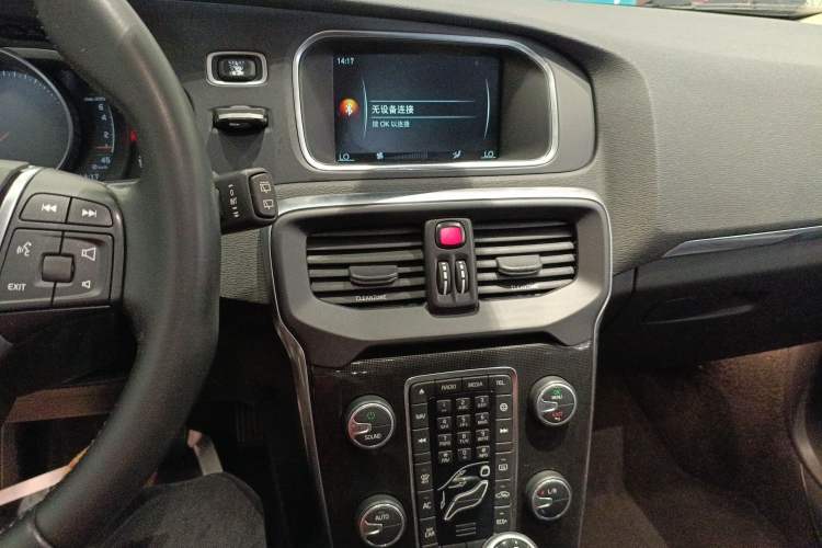 Used Volvo V40 2017 T3 Zhiyi Edition
