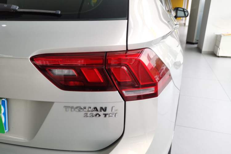 Used Volkswagen Tiguan L 2020 330TSI Automatic Two-Wheel Drive Smart Luxury Edition China VI Standard Right Rear Taillight