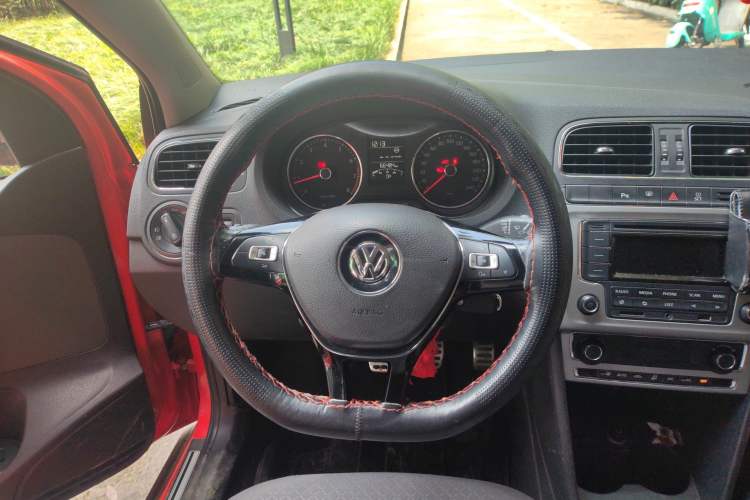 Used Volkswagen Polo 2014 1.6L Cross Polo Manual Steering Wheel