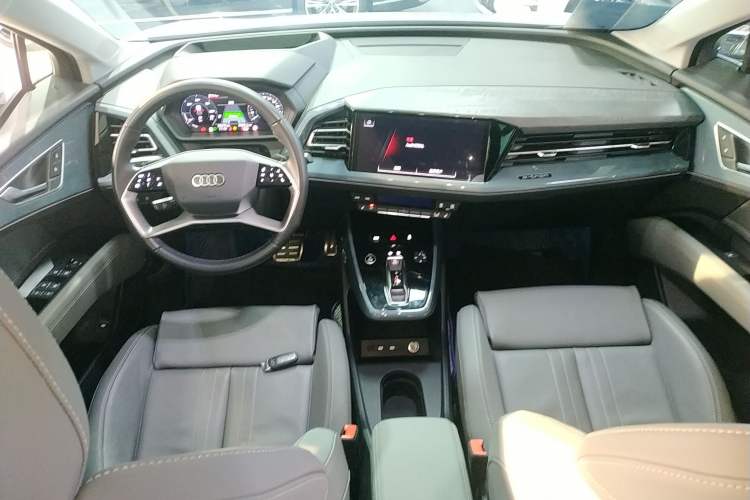 Used Audi Q5 e-tron 2023 40 e-tron Starry Edition Luxury Package Center Console