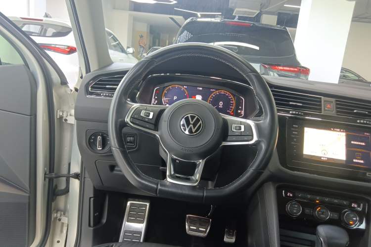 Used Volkswagen Tiguan L 2021 330TSI Automatic Two-Wheel Drive R-Line Enhanced Edition
