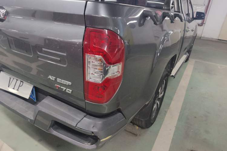 Used SAIC MAXUS T70 2021 2.0T Diesel Automatic Two-Wheel Drive Elite Version with Long Bed and High Ground Clearance