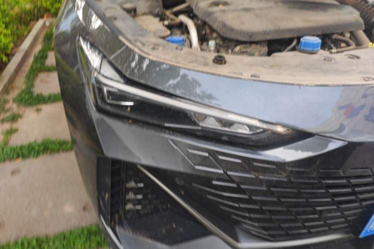 Used CHANGAN UNI-V 2022 1.5T Prestige Version Right Front Headlight