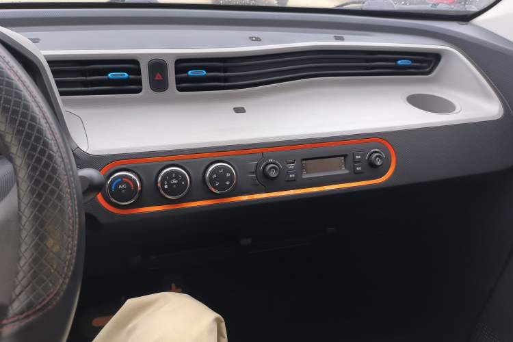 Used Wuling Hongguang MINIEV 2020 Zizai Version Lithium-NMC Audio And AC Panel