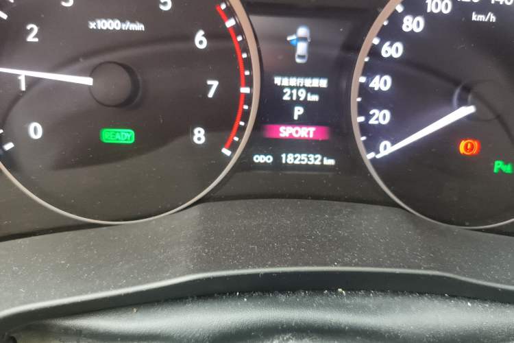 Used Lexus ES 2014 300h Elite Edition Odometer Close Up