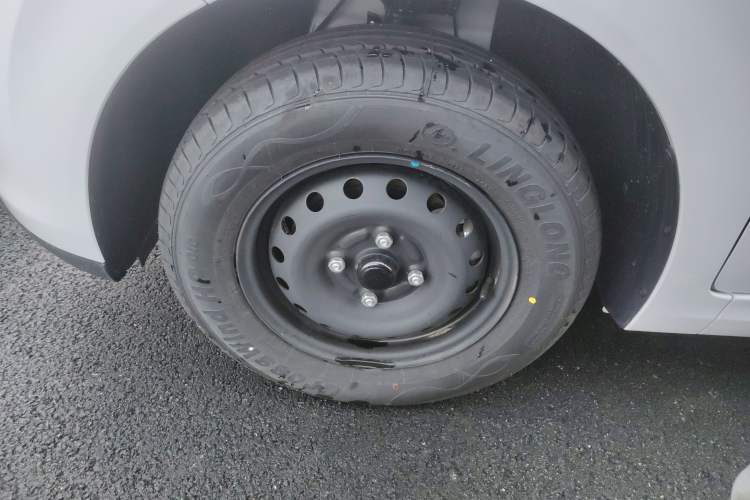 Used Wuling Hongguang New Energy 2025 Extended-Range Hybrid 50 km Standard Version
