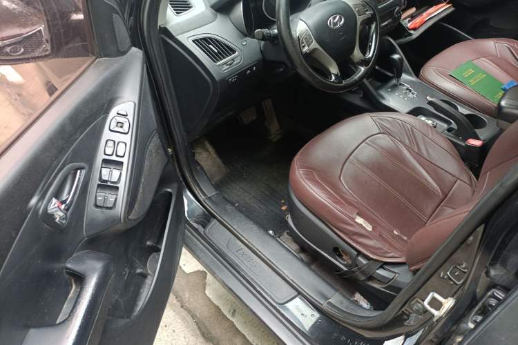 Used Hyundai ix35 2010 2.0L Automatic Two-Wheel Drive Elite Edition GLS Driver Seat