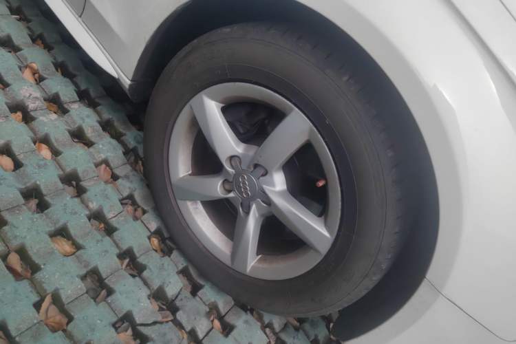 Used Audi A4L 2015 35 TFSI Automatic Standard Model Right Front Wheel Hub