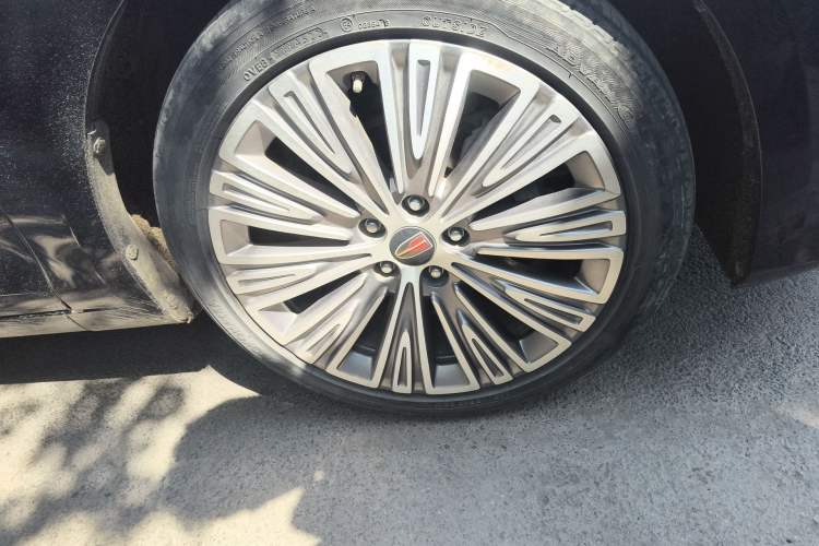 Used Hongqi H5 2022 Classic Model Facelift 1.8T Automatic Smart Connect Flagship Edition Right Front Wheel Hub