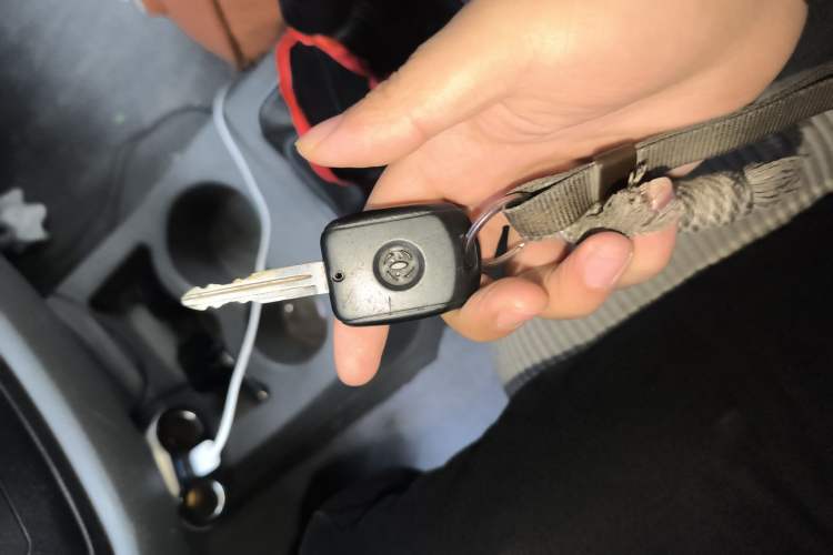 Used FORTHING Lingzhi 2013 M3 1.6L 7-seat Standard Model