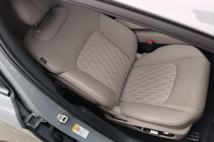 Used BYD Han 2025 DM-i 125KM LiDAR-Powered Intelligent Driving Model Right Front Seat