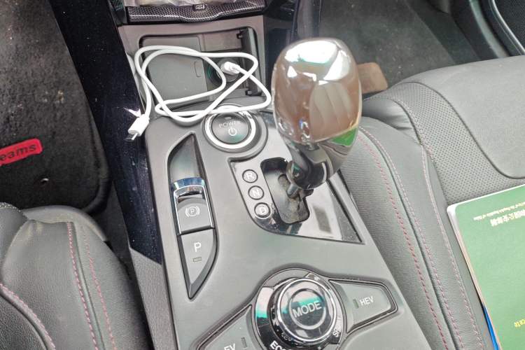 Used BYD Qin New Energy 2014 1.5T Cool Black Knight Flagship Model
