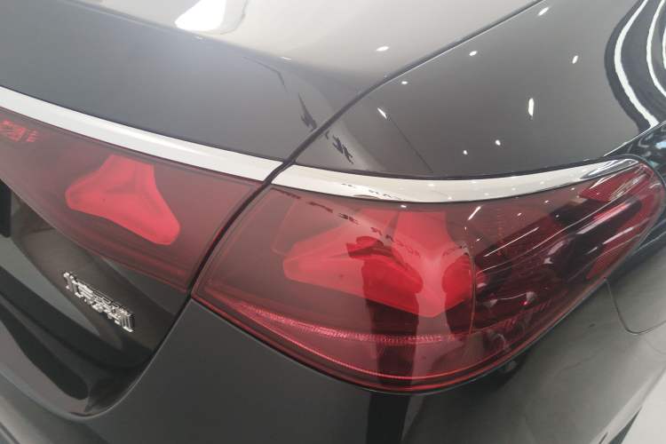 Used Mercedes-Benz E-Class New Energy 2024 E 350 e L Plug-in Hybrid Sedan Right Rear Taillight