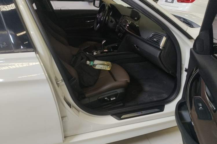 Used BMW 3 Series 2018 320Li Leading Model M Sport Package
