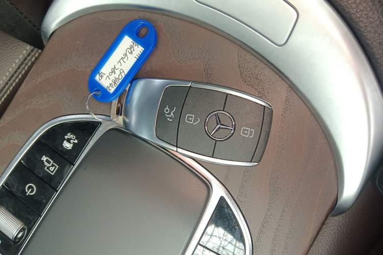 Used Mercedes-Benz GLC 2021 GLC 260 L 4MATIC Luxury Model Vehicle Key