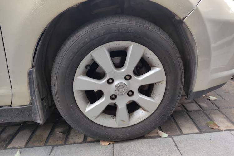Used Nissan Tiida Sedan 2006 1.6JE AT Right Front Wheel Hub