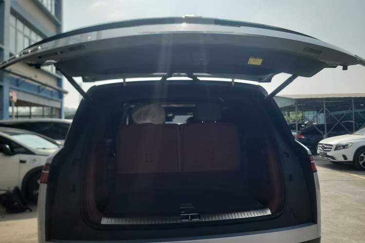 Used Denza N9 2025 Flagship Model
