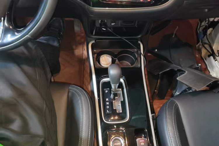 Used Mitsubishi Outlander 2019 2.4L 4x4 Zhi Xiang Edition 5 Seats China V Emission Standard
