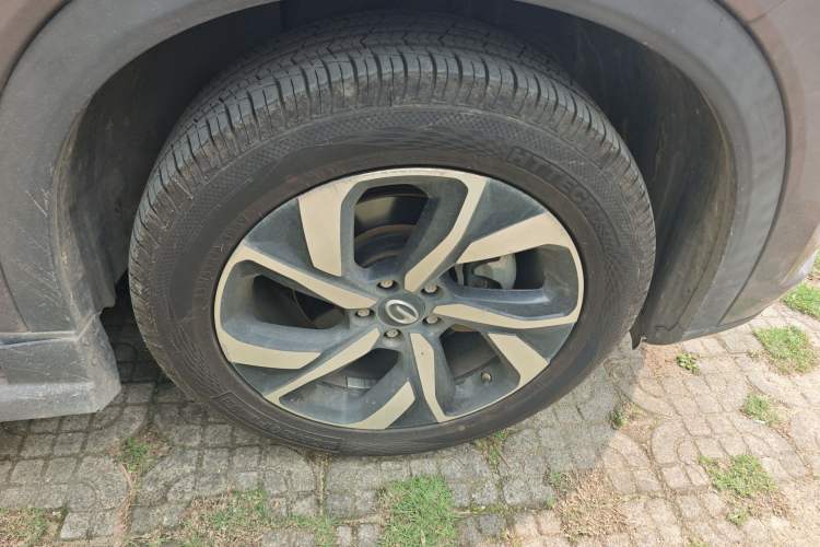 Used GAC Trumpchi GS5 2019 270T Automatic Luxury Edition Right Front Wheel Hub