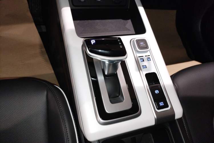 Used Hyundai ix35 2023 Musso 2.0L Deluxe Edition DLX Gear Lever